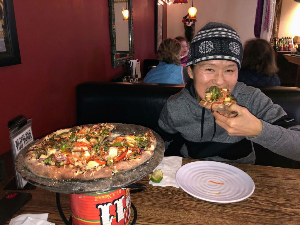 Eating pizza