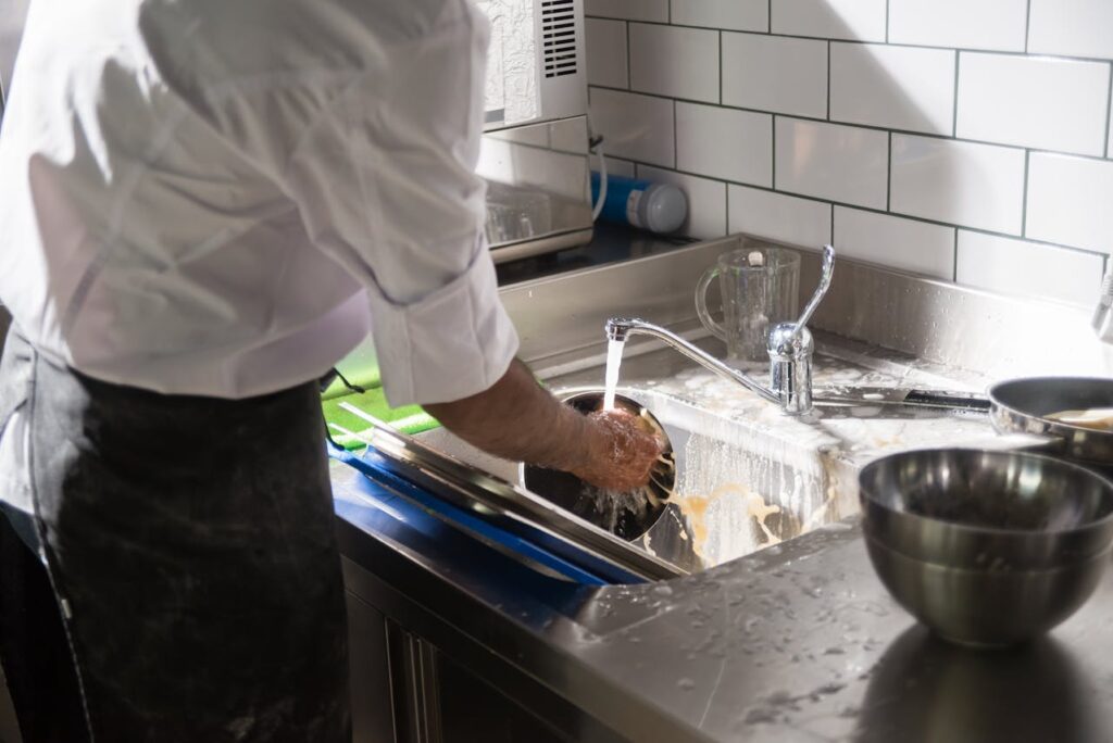 Handwashing dishes