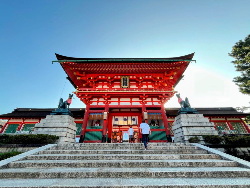 Travel to Fushimi Inari Taisha in Kyoto Japan